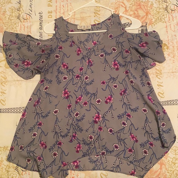 Women’s blouse bundle - Picture 7 of 9